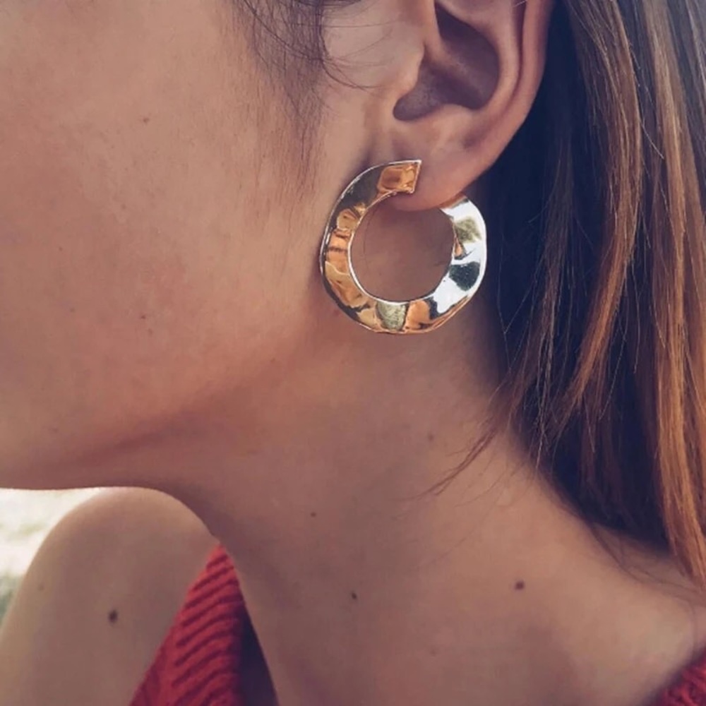 Silver Geometric Circle Earrings - Picture 3 of 4